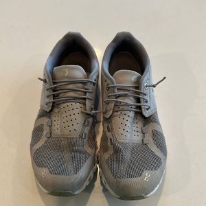 On Cloud Tennis/Performance Shoes size 7.5